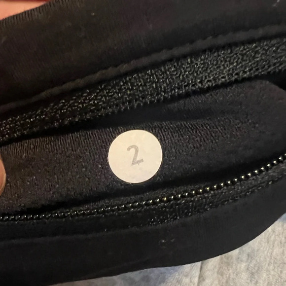 Lululemon 2.5 inch speed up shorts blue and pink printed with inner liner size 2 - Picture 5 of 5